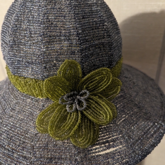 Lamp with beaded shade - Picture 2 of 4